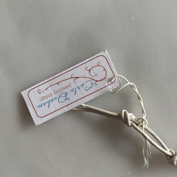 2/$50 💎🆕🧜‍♀️ Vintage brass bracelet, mermaid charm, pearl shell, leather rope - Picture 5 of 6